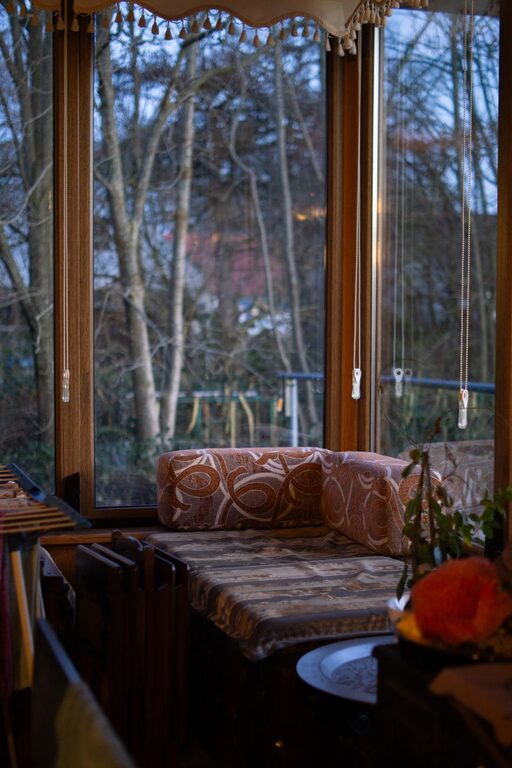 Tips for Creating a Cozy and Inviting Outdoor Living Space